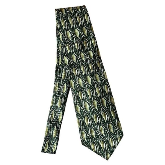 Villa Bugatti 100% Silk Tie withh Green and Cream Leaf Print Pattern - Picture 2 of 6